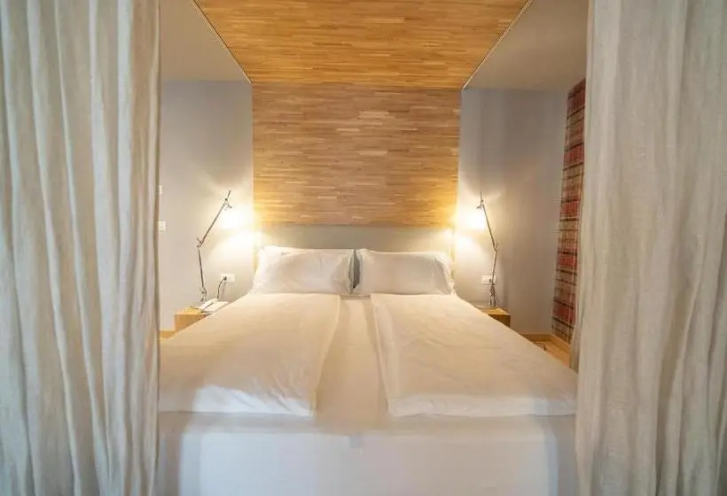 Deluxe Neljän Hengen Huone, Bach Boutique