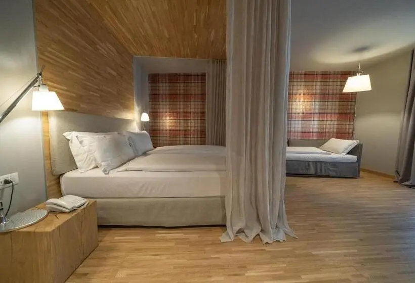 Deluxe Neljän Hengen Huone, Bach Boutique