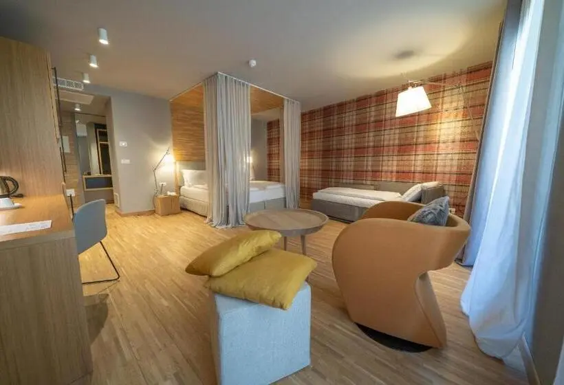 Deluxe Neljän Hengen Huone, Bach Boutique