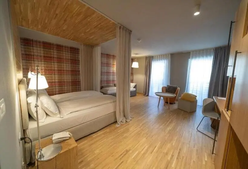 Deluxe Neljän Hengen Huone, Bach Boutique