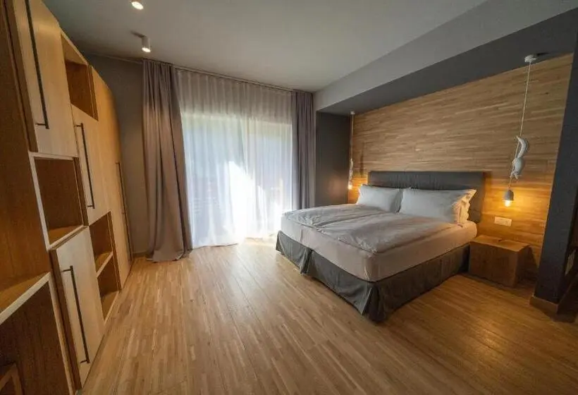 Deluxe Kolmen Hengen Huone, Bach Boutique