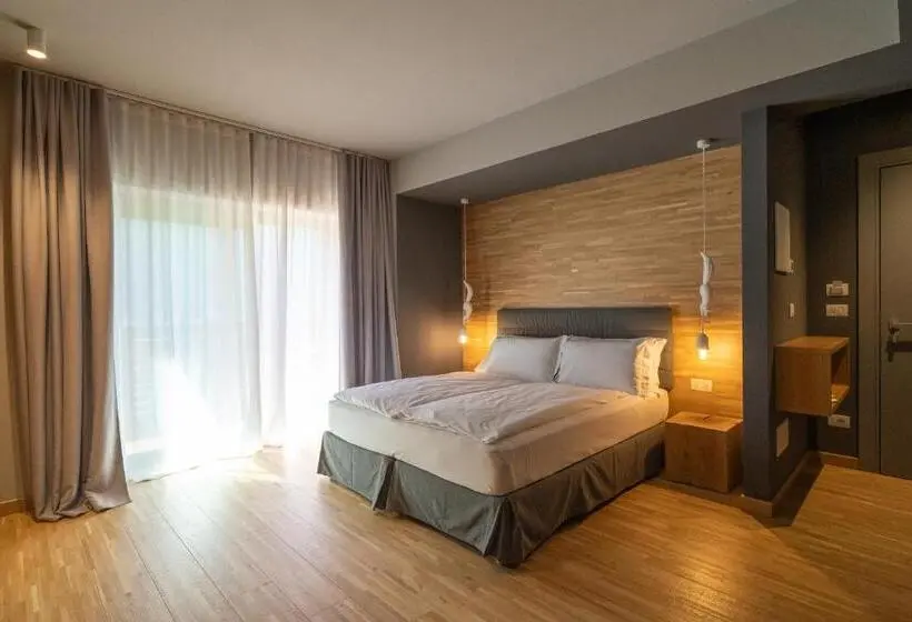 Deluxe Kolmen Hengen Huone, Bach Boutique
