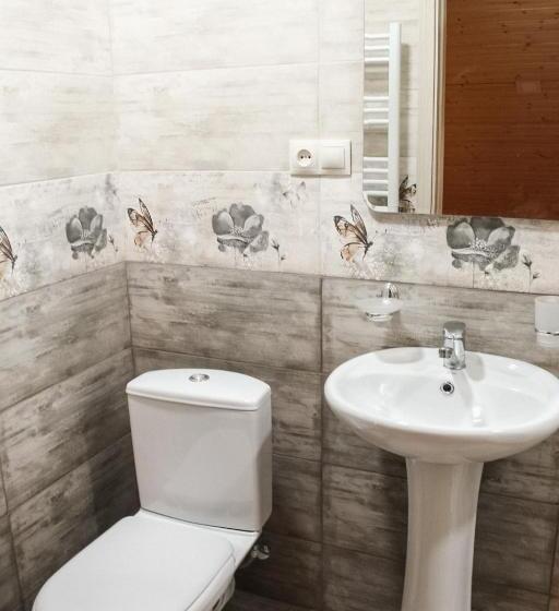 이코노미 룸, Dom Adonis