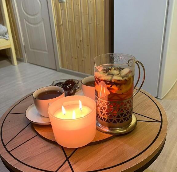 패밀리 룸, Dom Adonis