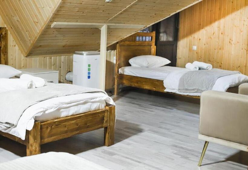 패밀리 룸, Dom Adonis