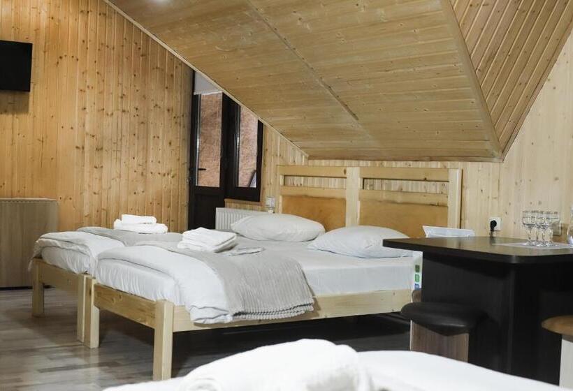 패밀리 스위트, Dom Adonis