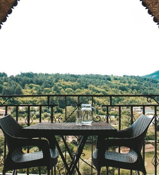 디럭스 룸, Dom Adonis