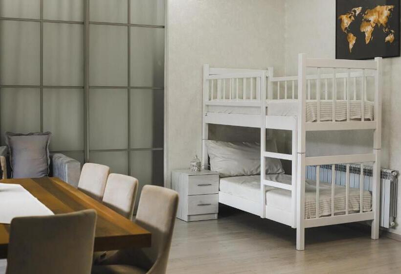 수피리어 패밀리 룸, Dom Adonis