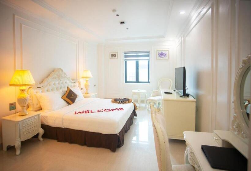 اتاق لوکس, Canh Hung Palace