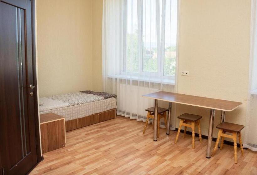 اتاق راحتی سه تخته, Monada Hotel & Hostel