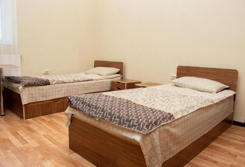 اتاق راحتی سه تخته, Monada Hotel & Hostel