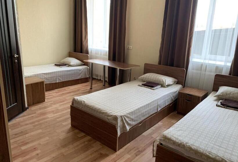 اتاق راحتی سه تخته, Monada Hotel & Hostel