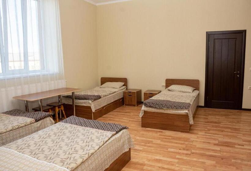 اتاق راحتی سه تخته, Monada Hotel & Hostel