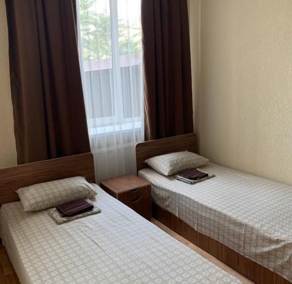 تختخواب در اتاق مشترک, Monada Hotel & Hostel