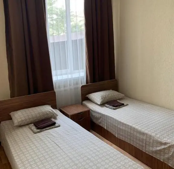 ルームシェアのワンベッド, Monada Hotel & Hostel