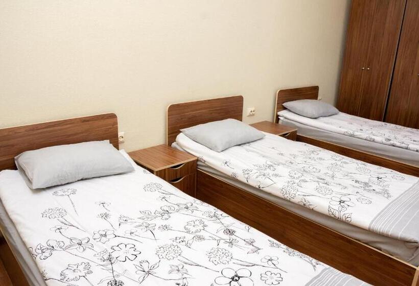 공동 객실, Monada Hotel & Hostel
