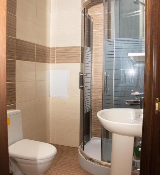 공동 객실, Monada Hotel & Hostel