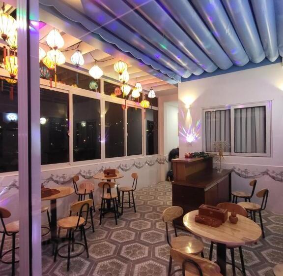 اتاق استاندارد با بالکن, Huong Mai