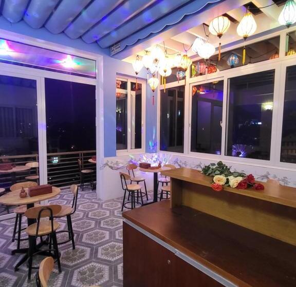 اتاق استاندارد با بالکن, Huong Mai