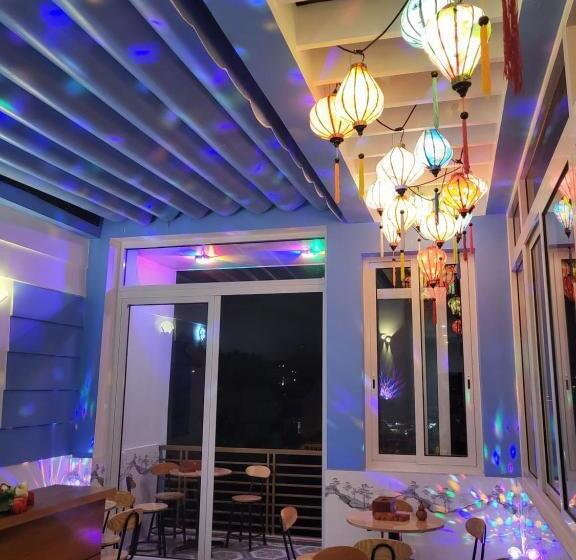 اتاق استاندارد با بالکن, Huong Mai