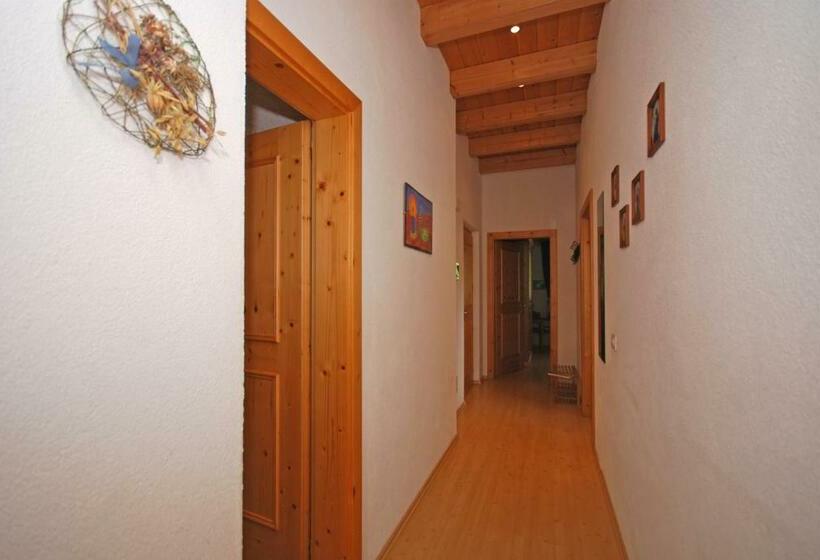 דירת שני חדרים, Im Kranzhof