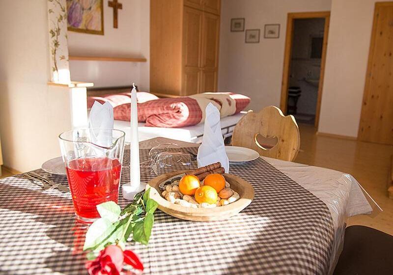 חדר סטודיו סטנדרד, Im Kranzhof