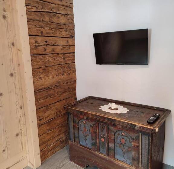 דירת שלושה חדרים, Veitenhof