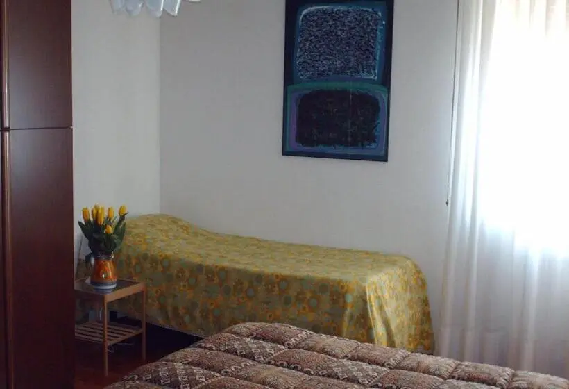 اتاق سه‌نفرۀ استاندارد با سرویس بهداشتی بیرون از اتاق, Guest House Cuore Del Friuli