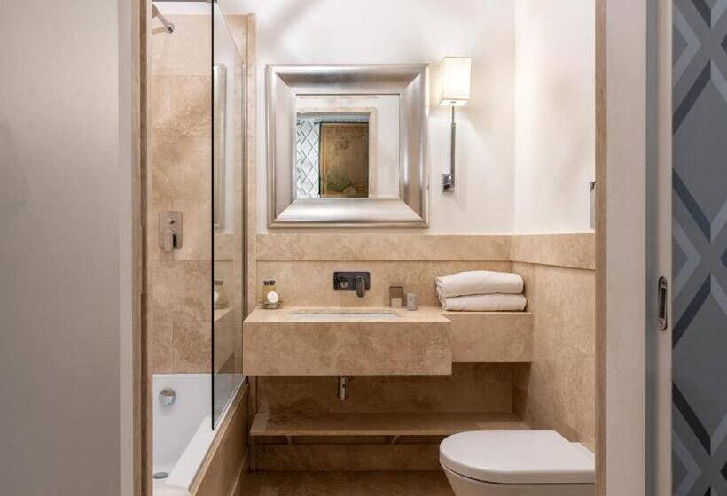 جناح جونيور, Casa Montani