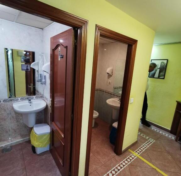 اتاق استاندارد یک تخته با سرویس بهداشتی مشترک, Casa De Huespedes La Asturiana