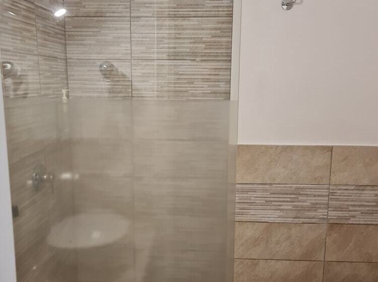 غرفة قياسية رباعية, Castello