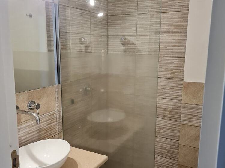 غرفة قياسية رباعية, Castello