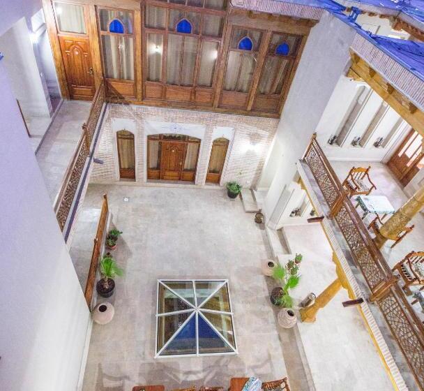 标准间, Devon Begi Heritage