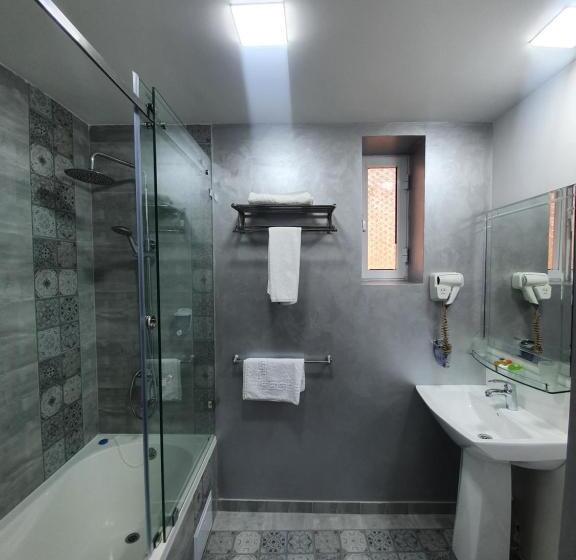 标准单人间, Devon Begi Heritage