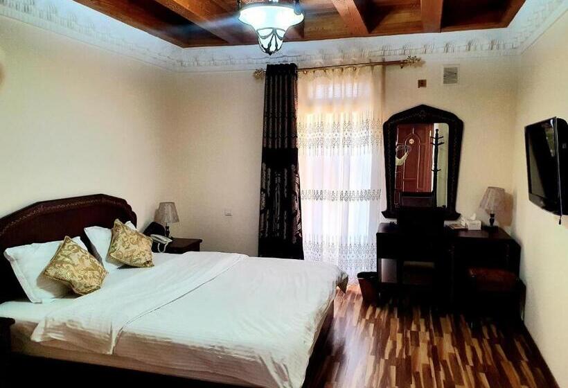 标准单人间, Devon Begi Heritage