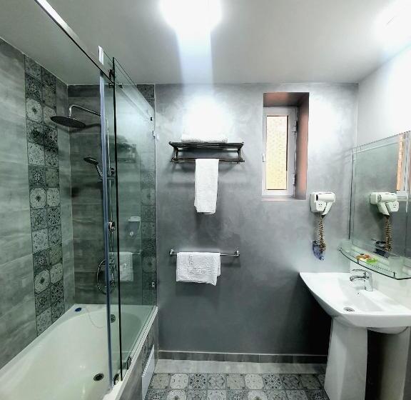 标准单人间, Devon Begi Heritage