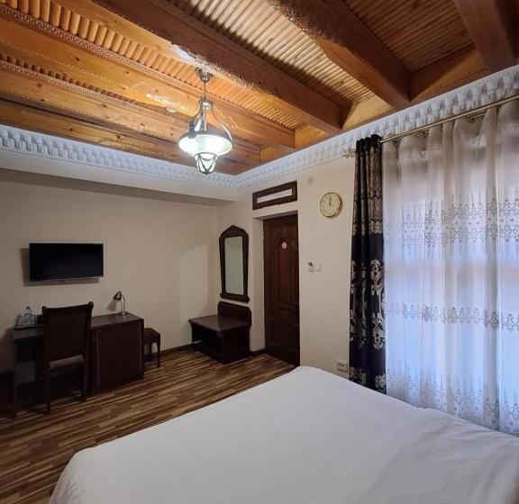 高级单人间, Devon Begi Heritage