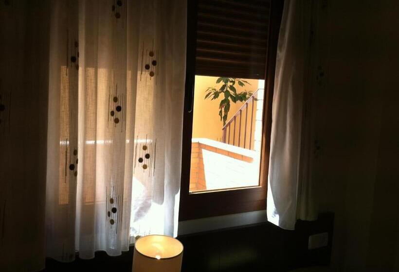 اتاق استاندارد یک نفره, Hostal Granado