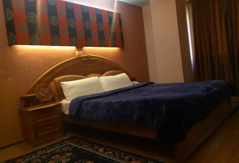 اتاق لوکس, Migmar