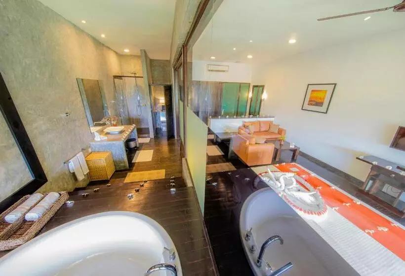オーシャンビューデラックスルームバルコニー付き, Temple Tree Resort & Spa