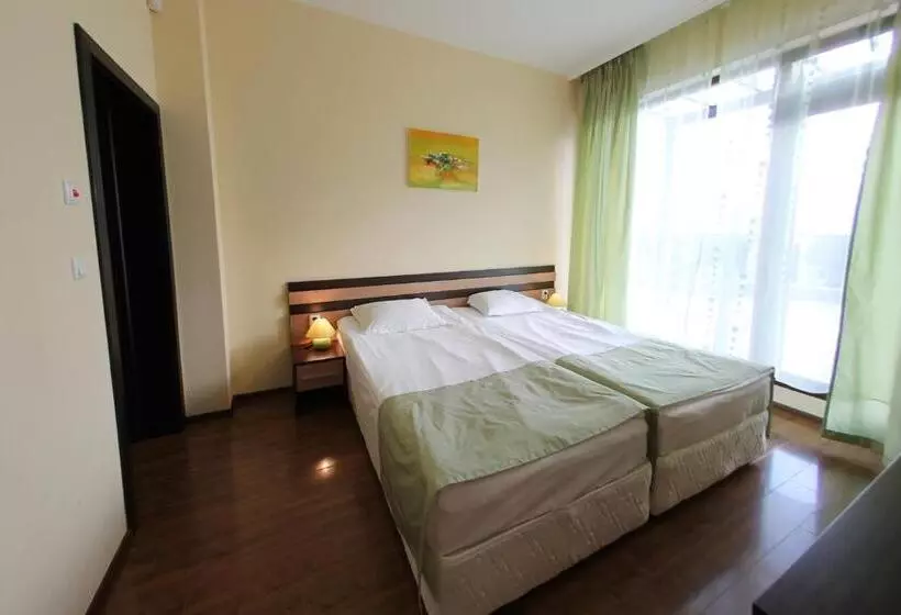 プールビューのバルコニー付１ベッドルームアパート, Topola Skies Resort & Aquapark