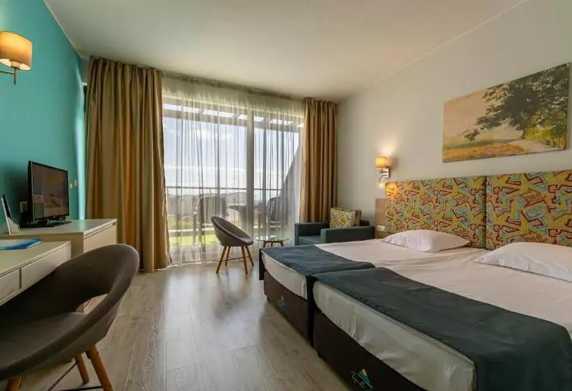 オーシャンビュースタンダードルームバルコニー付き, Topola Skies Resort & Aquapark