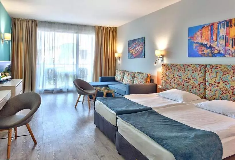 オーシャンビュースタンダードルームバルコニー付き, Topola Skies Resort & Aquapark