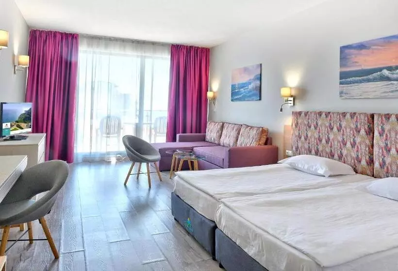 オーシャンビュースタンダードルームバルコニー付き, Topola Skies Resort & Aquapark