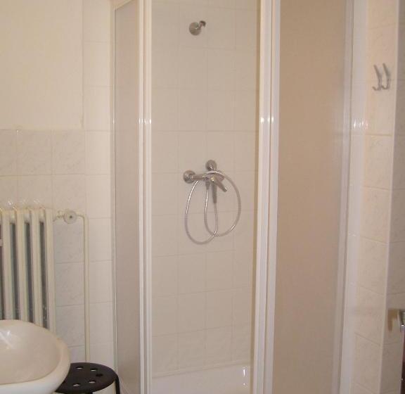 Vuode Makuusalissa, Hostel Praha Ládví