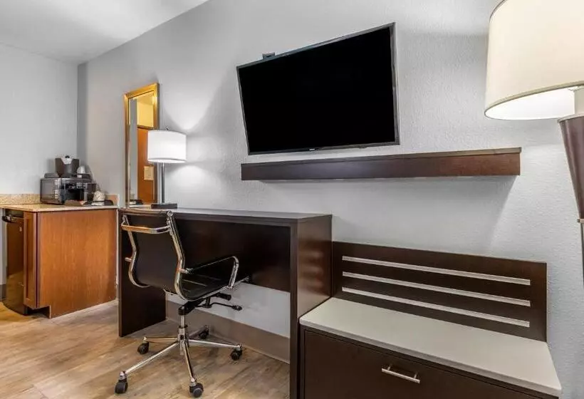 身障者適用キングサイズベッドルーム, Brookstone Lodge Near Biltmore Village, Ascend Hotel Collection