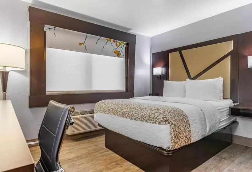 キングサイズベッドのスイートルーム, Brookstone Lodge Near Biltmore Village, Ascend Hotel Collection