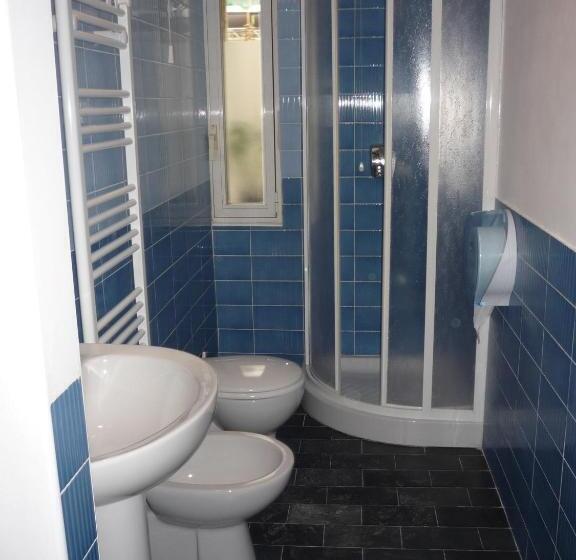 标准三人间共用浴室, Affittacamere Andronaco