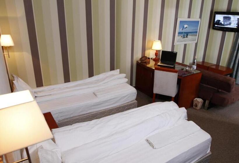 غرفة قياسية ثلاثية, Bel Conti