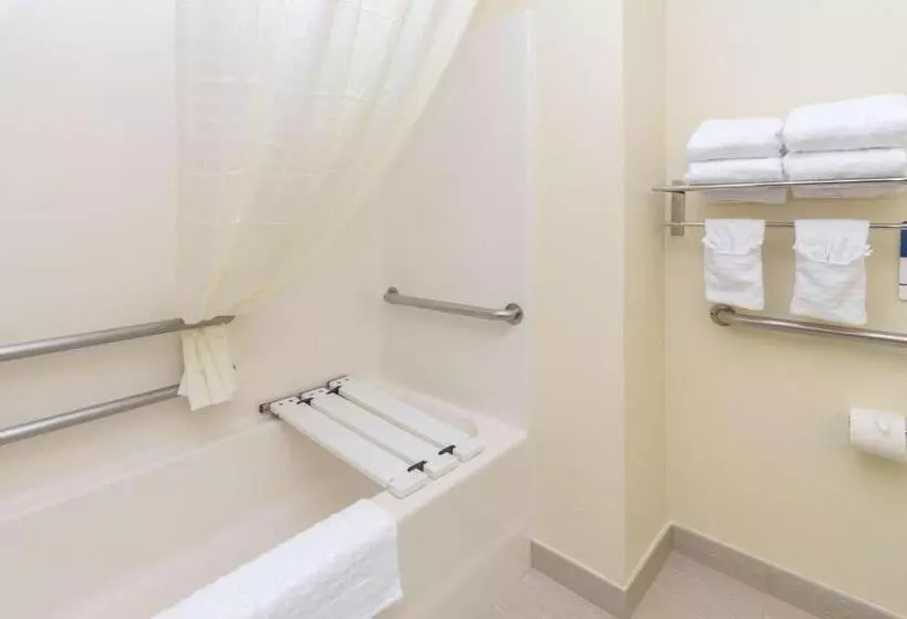 身障者適用キングサイズベッドルーム, Best Western Concord Inn And Suites